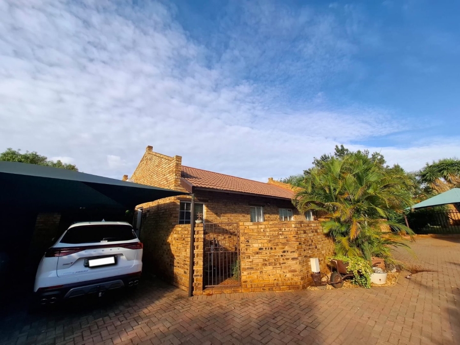 3 Bedroom Property for Sale in Safari Gardens North West